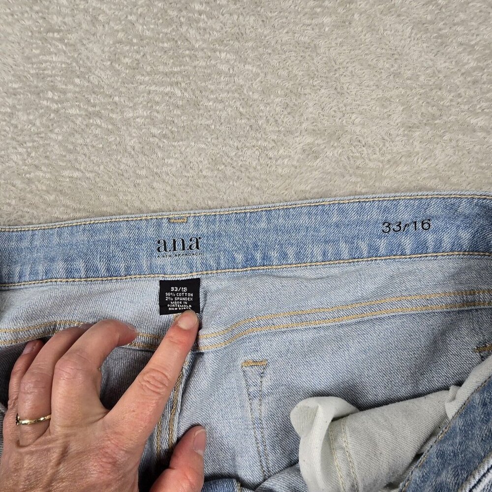 A New Approach Jeans Womens Size 16 Cropped Capri Light Wash Distressed Casual - Picture 7 of 13